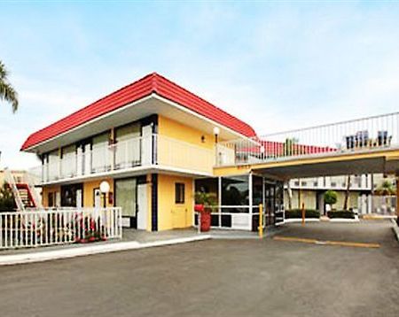 Express Inn & Suites Clearwater ピネラス・パーク エクステリア 写真