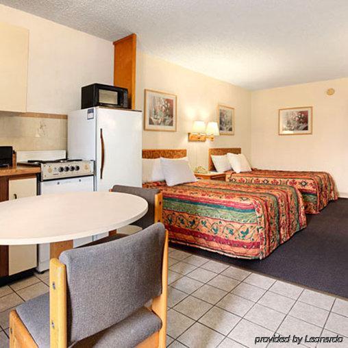 Express Inn & Suites Clearwater ピネラス・パーク 部屋 写真