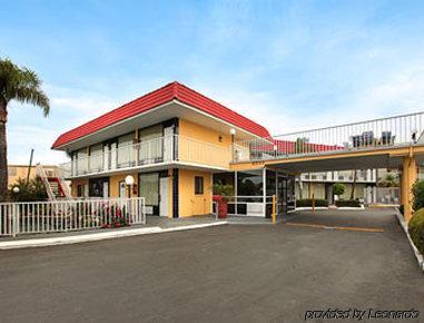 Express Inn & Suites Clearwater ピネラス・パーク エクステリア 写真