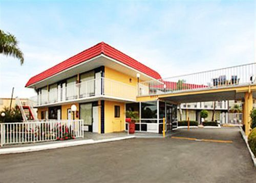 Express Inn & Suites Clearwater ピネラス・パーク エクステリア 写真