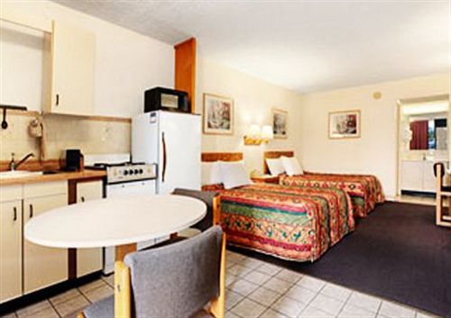 Express Inn & Suites Clearwater ピネラス・パーク エクステリア 写真