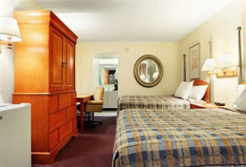 Express Inn & Suites Clearwater ピネラス・パーク 部屋 写真