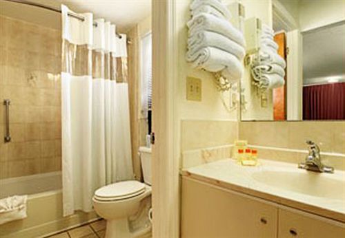 Express Inn & Suites Clearwater ピネラス・パーク 部屋 写真